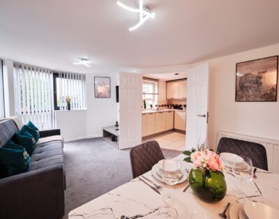 Huku Kwetu Stay Green Glade Manchester, 2 Bedroom Apartment