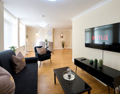 Huku Kwetu Stay Truffle Velvet Birmingham – 2 Bedroom Apartment